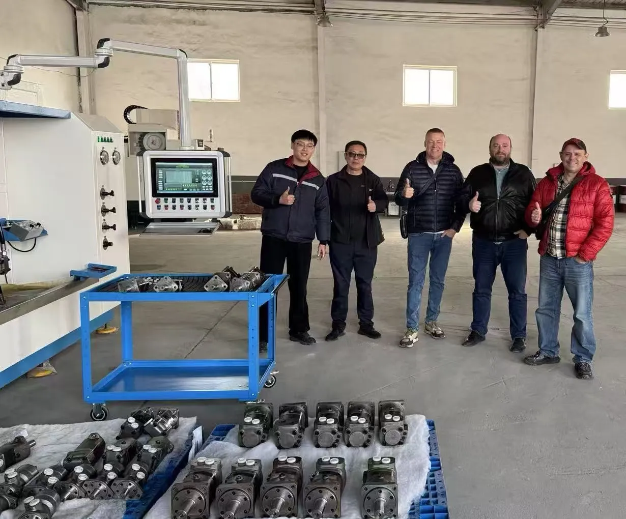 Des clients russes ont visité l'usine de moteurs hydrauliques Yushan à Qingdao pour une inspection et un échange de vues.